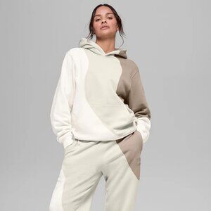 ALO Yoga Colorblock Hoodie in Cream and Tan